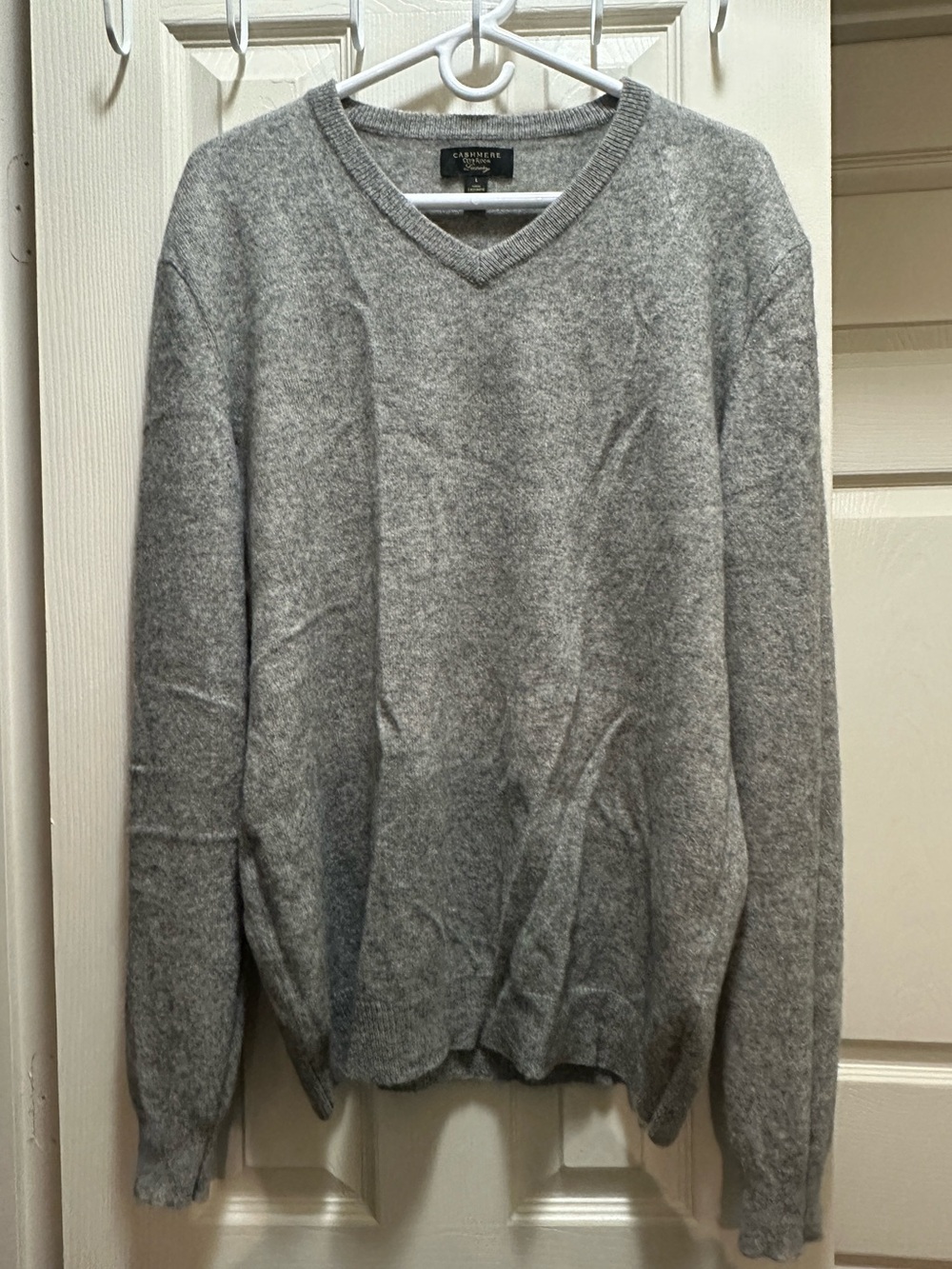Men’s Large Grey 100 Percent Cashmere Club Room V Neck Sweater